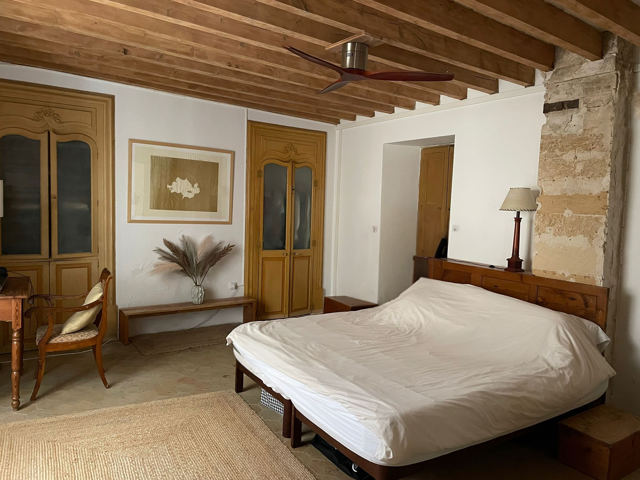 COZY LIVING IN NEXT TO LA SEU